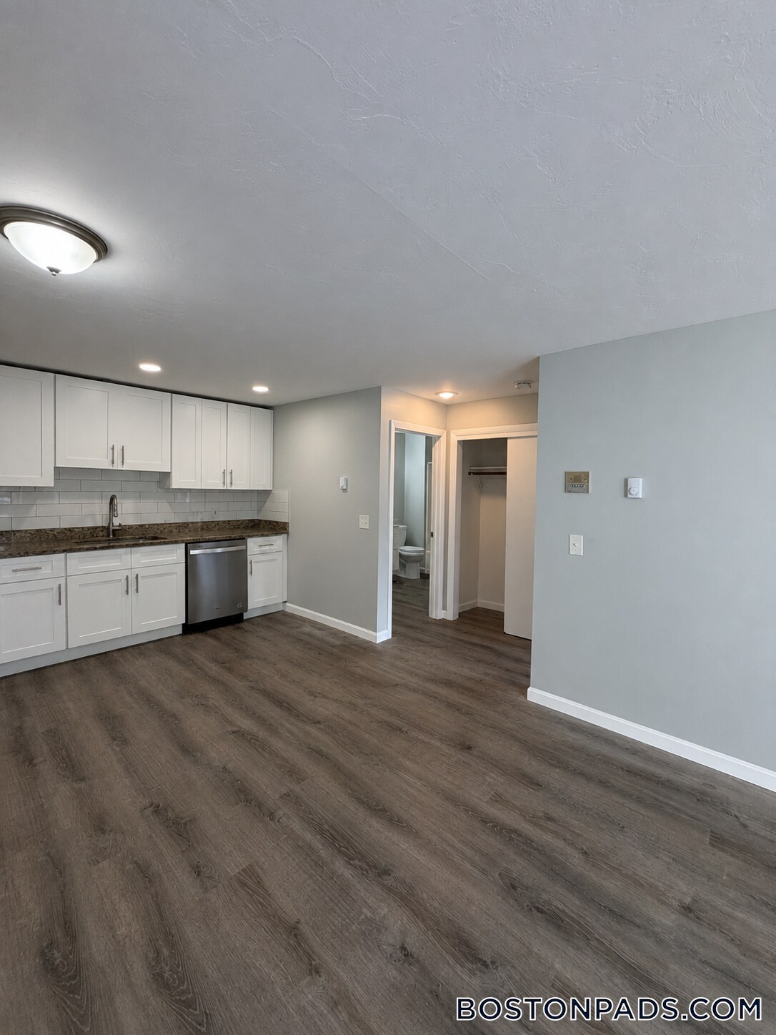 Building Photo - 433 Sunderland Rd