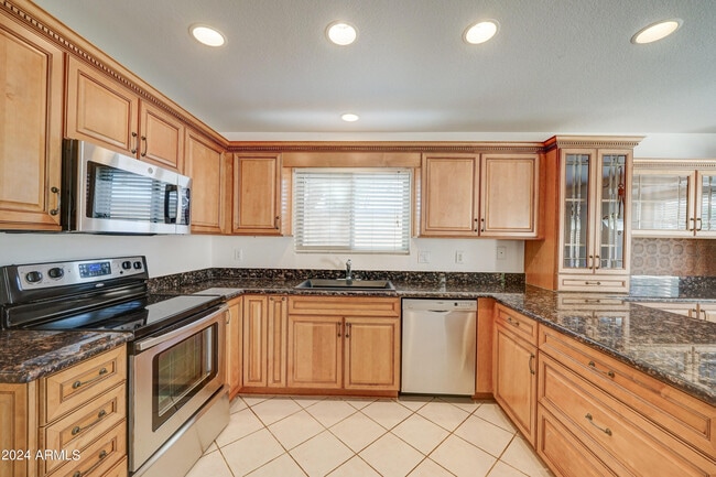 Building Photo - 8804 E Charter Oak Dr