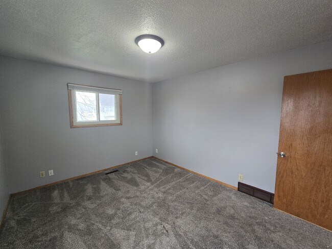 Building Photo - 811 W 3rd St