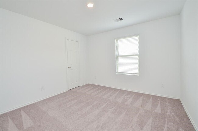 Building Photo - 5434 Logan Dale Dr