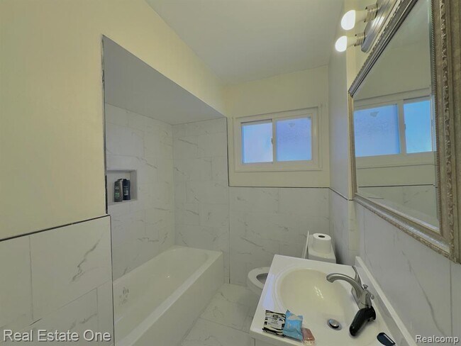 Building Photo - 29916 Brooklane St