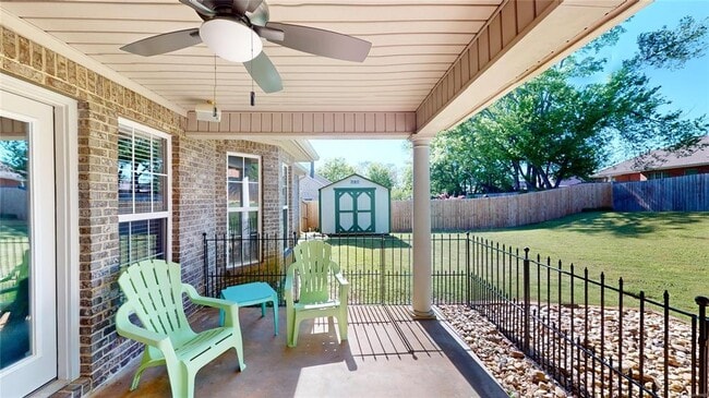 Building Photo - 1067 E Poplar St