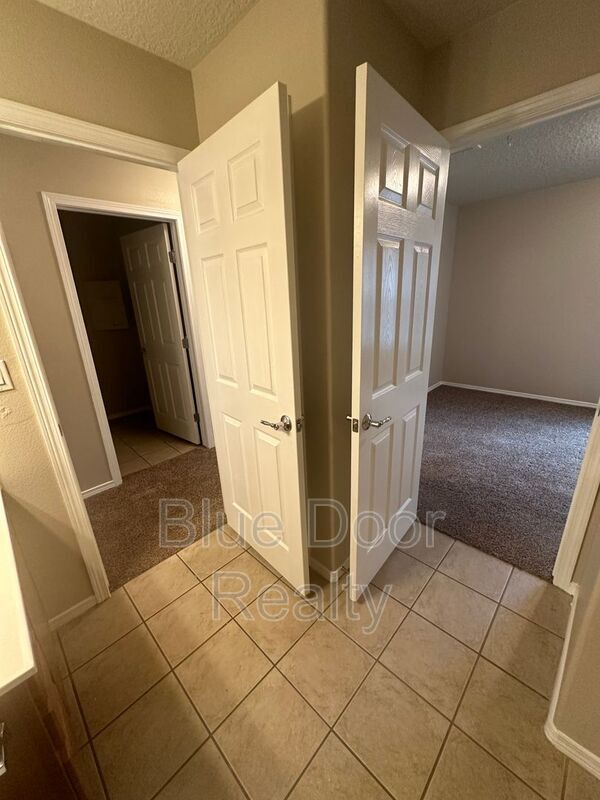 Building Photo - 8023 Sierra Altos Pl NW