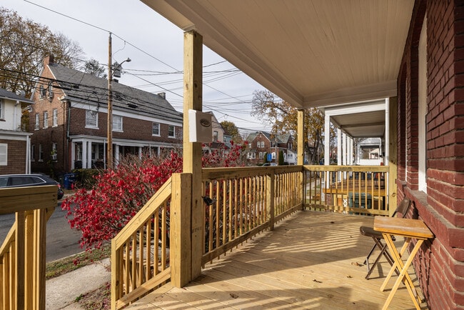 Building Photo - 400 East Ave