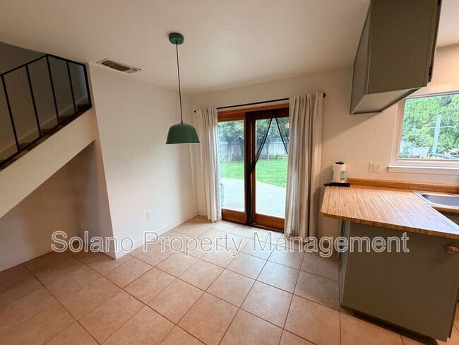 Building Photo - 950 Pembroke Way