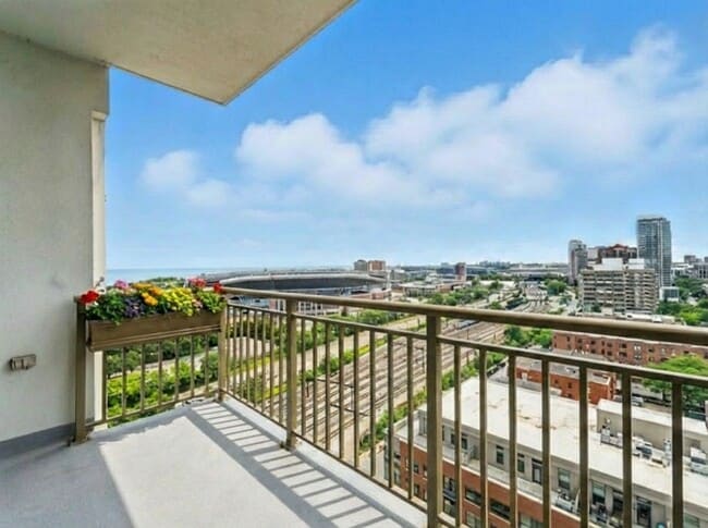 Building Photo - 1335 S Prairie Ave