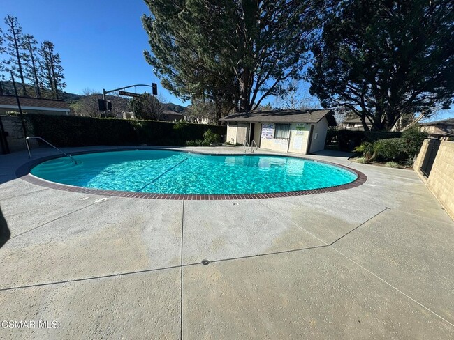 Building Photo - 2030 Avenida Placida