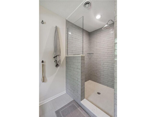 Building Photo - 18620 26th Ave N