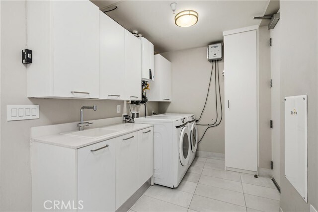 Building Photo - 432 N Oakhurst Dr