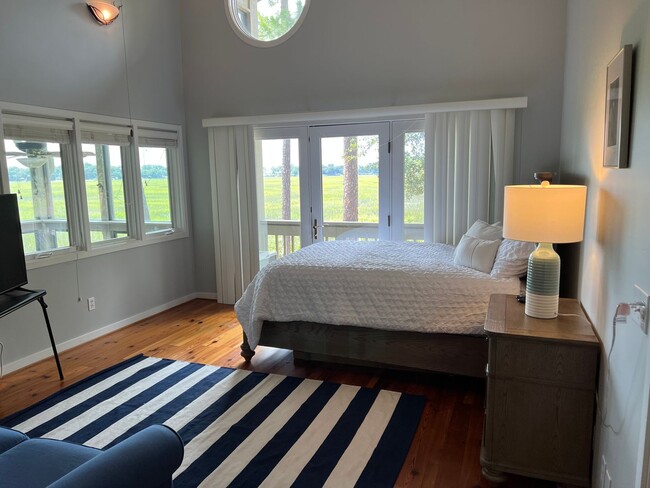 Building Photo - Beautiful Furnished Marsh Front Home - 6 mo Lease Term