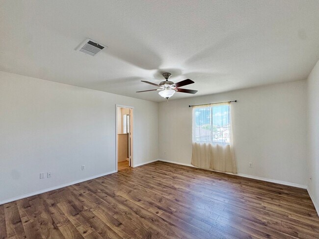 Building Photo - Spacious 5-Bedroom Home with In-Law Suite ...
