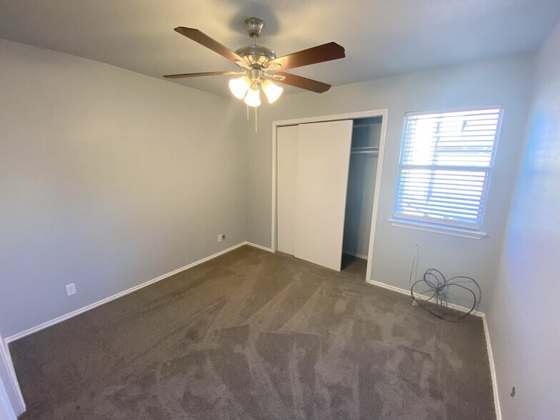 Bedroom 2 closet - 10621 Starcrest Dr