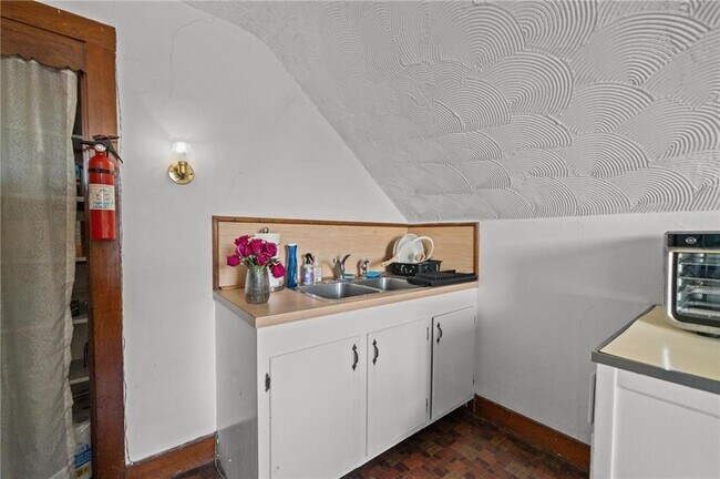 Building Photo - 350 Broadway