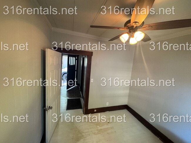 Building Photo - $745 - 2 bed 1 bath - Single Family