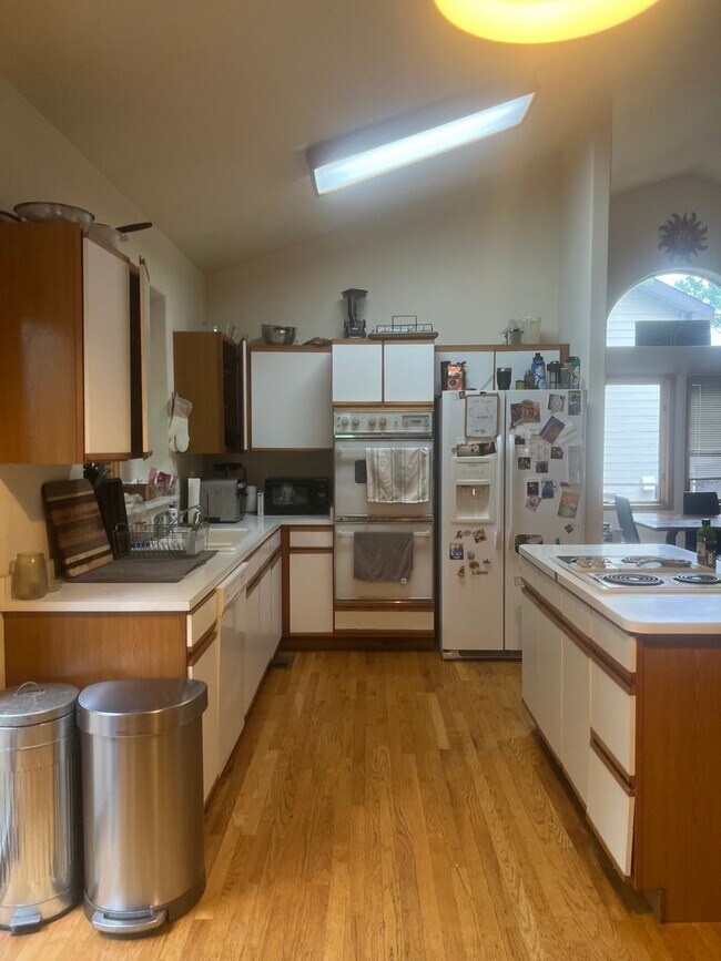 Building Photo - 2568 Vine Pl