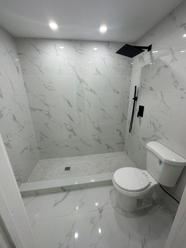 Building Photo - 2175 NE 170th St