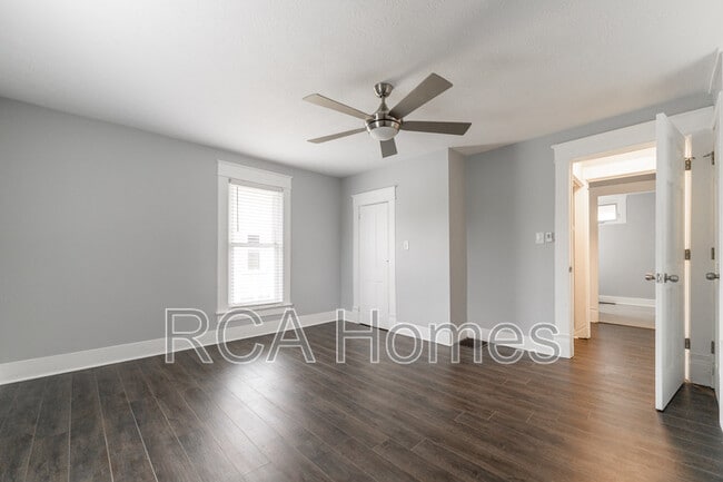 Building Photo - 1211 E Hanna Ave