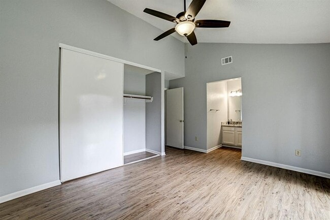 Building Photo - 2615 Lively Ln