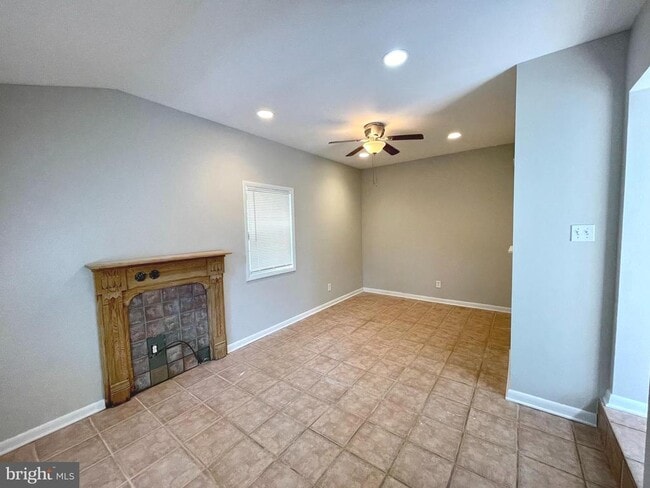 Building Photo - 705 Pomona Ave