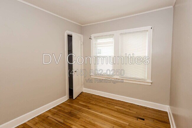 Building Photo - 340 E 197th St