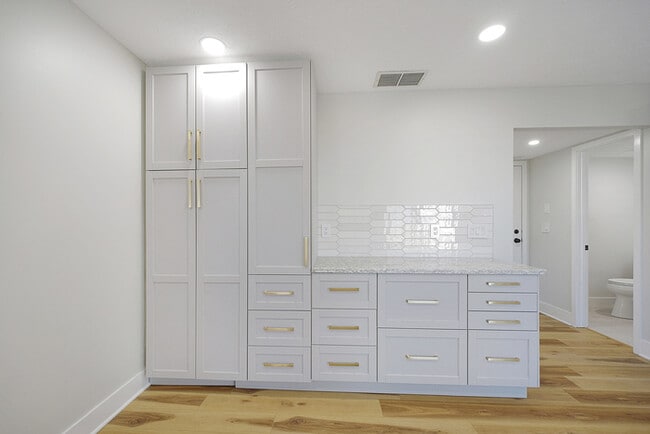 Building Photo - Beautifully 4-Bedroom Home in the Heart of...