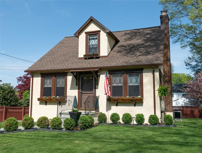 Primary Photo - 15 Longfellow St