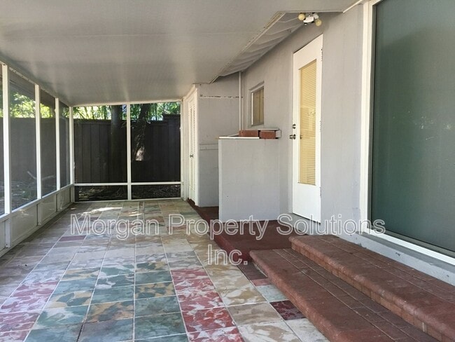 Building Photo - 1223 Poinsettia Ave