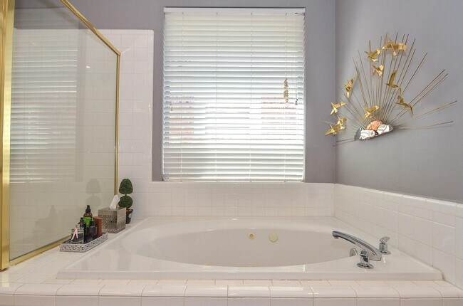 Building Photo - 12306 S Shadow Cove Dr