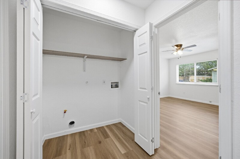 Building Photo - 218 W William Cannon Dr