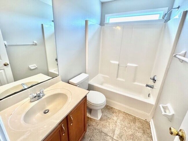 Building Photo - Move In Special! Now Leasing a Recently Re...