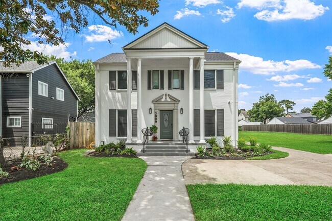 Building Photo - 3809 Southmore Blvd