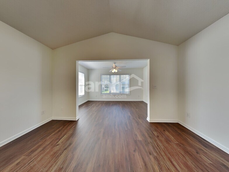 Building Photo - 112 Charlotte Ct