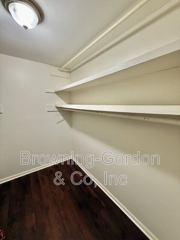 Building Photo - 2601 Hillsboro Pike