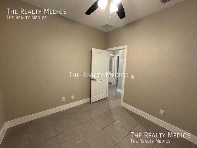 Building Photo - 119 Lily Ln