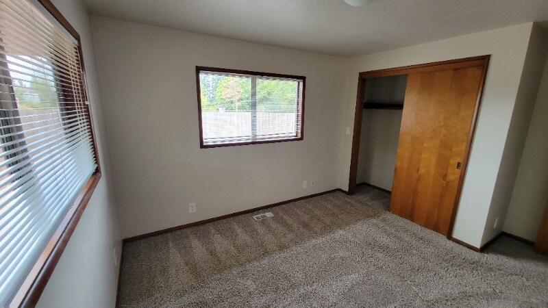 Building Photo - 1302 Otter Ln