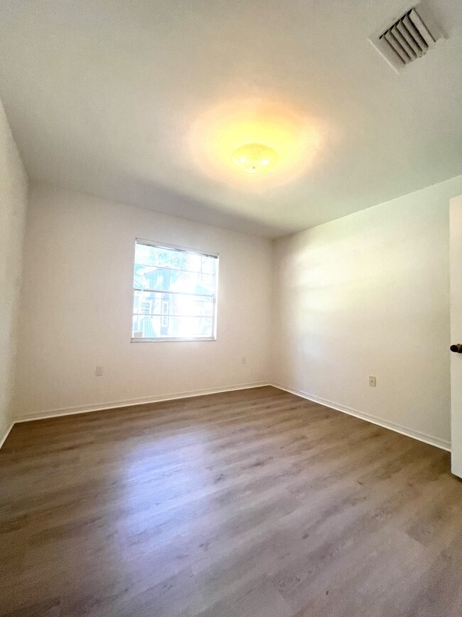 Building Photo - 4118 NW 62nd Ave
