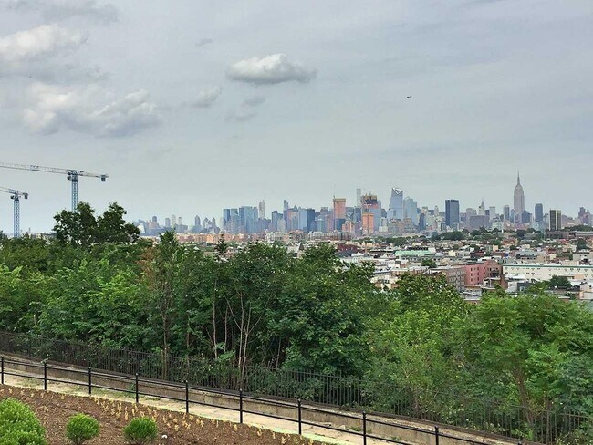 Building Photo - 590 Palisade Ave