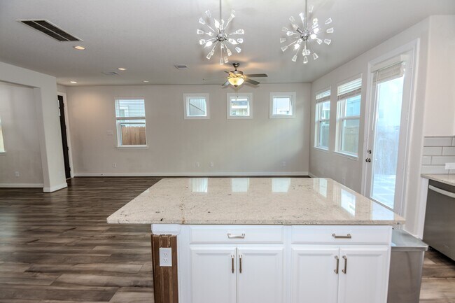 Building Photo - 4120 Split Ivy Dr