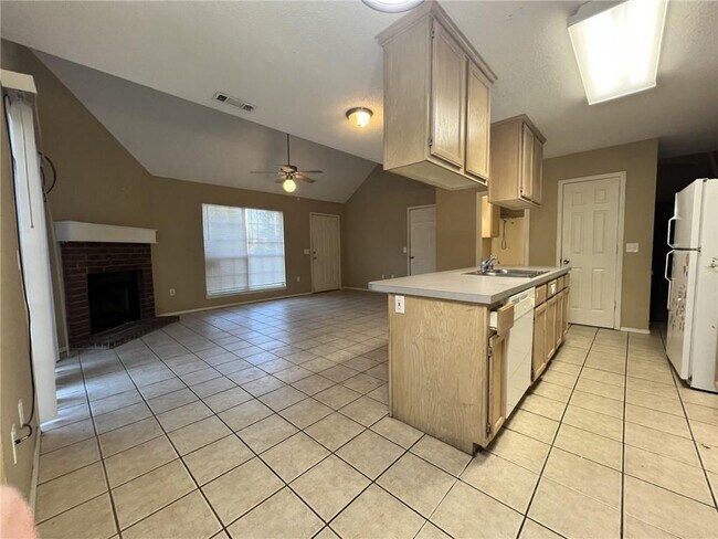 Building Photo - 1629 N Saddlehorn Ave