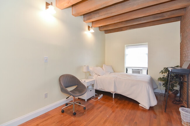 Building Photo - 99 Fulton St