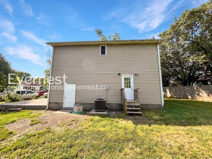 Building Photo - 811 Glade View Ct