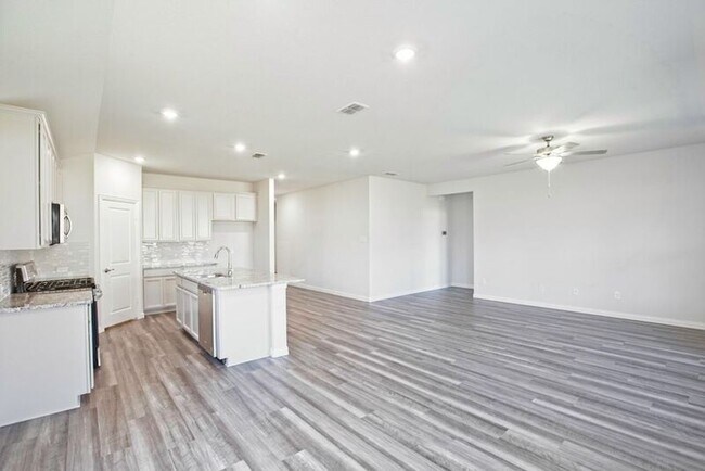 Building Photo - 625 Hidden Cove Dr