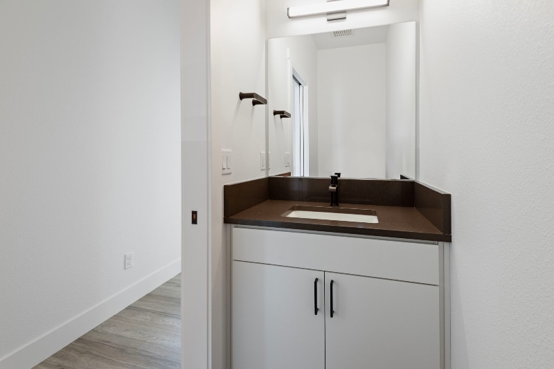 Building Photo - 971 W Linda Ave