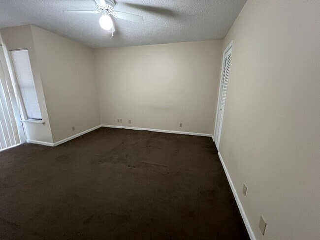 Building Photo - 155 E Lakemont Dr