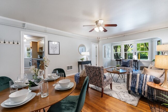 Building Photo - Bright 1 Bed condo in Kerns Neighborhood o...