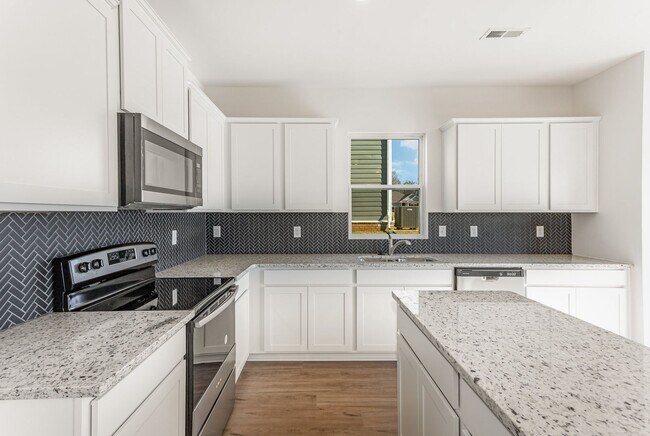 Building Photo - 4 Bed 3 Bath New Build! Available Now!