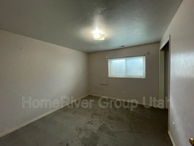 Building Photo - 9541 S Newkirk St
