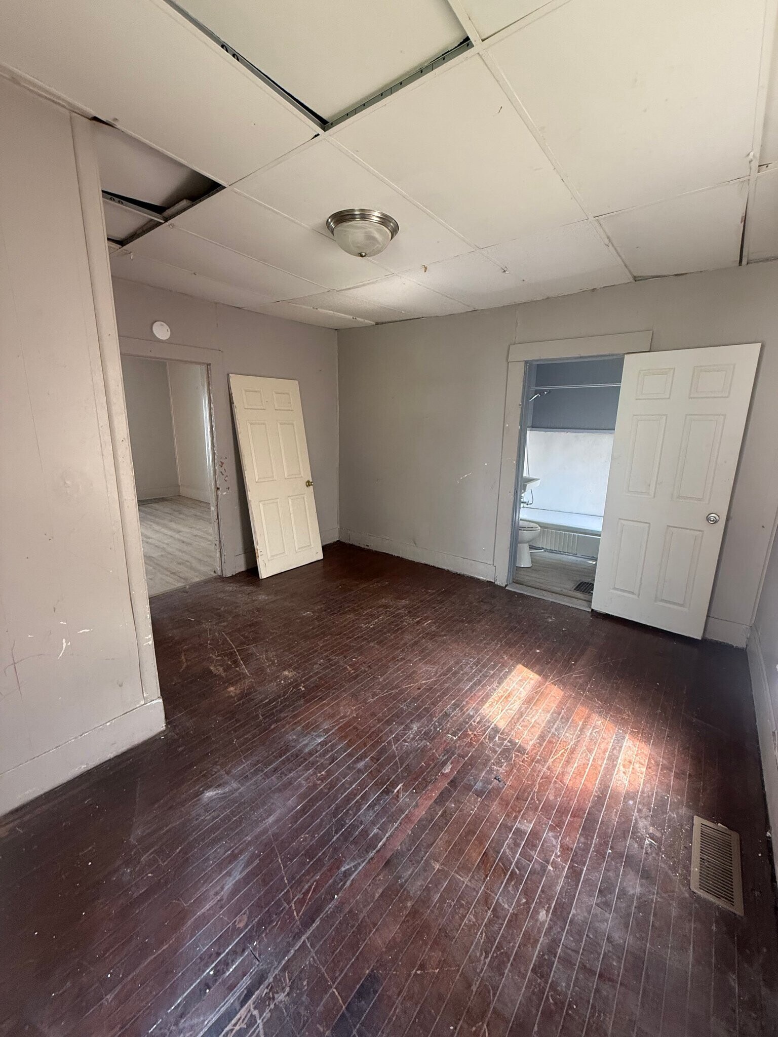 Building Photo - 1344 E Condit St