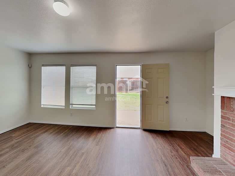 Building Photo - 811 Wild Prairie Dr