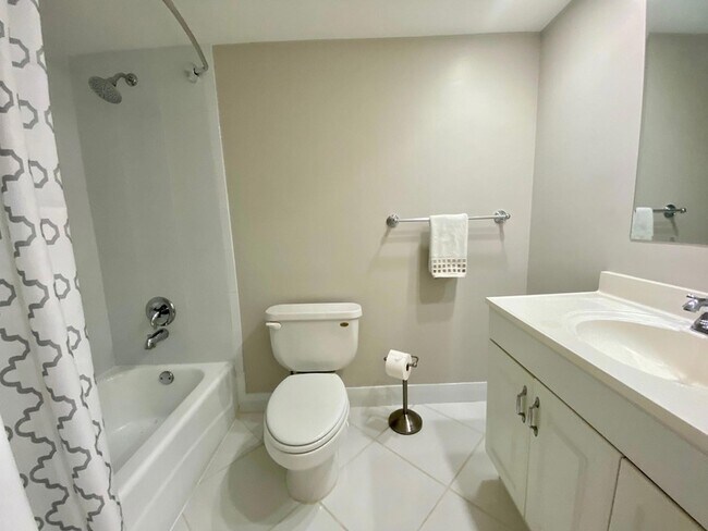 Building Photo - 3051 N Course Dr